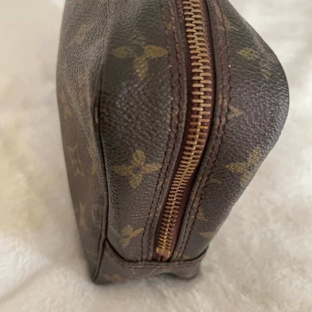 Louis Vuitton Cosmetic Toiletry Monogram Bag - Picture 7 of 10